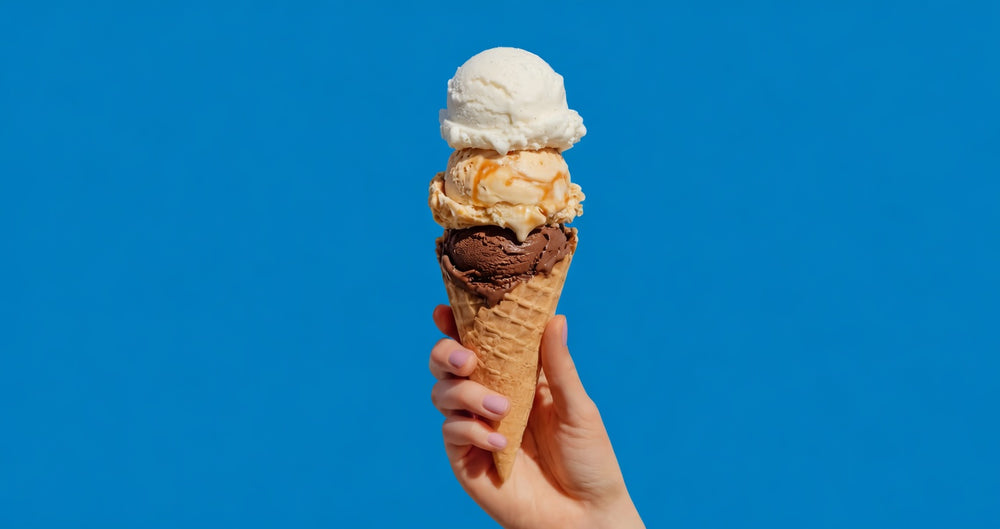 Een hoorntje met verschillende smaken Ravello-gelato